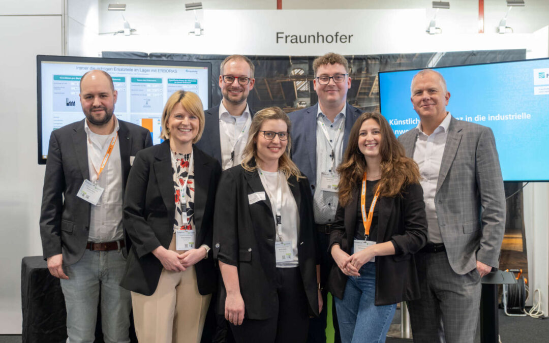 Gruppenfoto von dem  APM-Team auf der Fachmesse maintanence